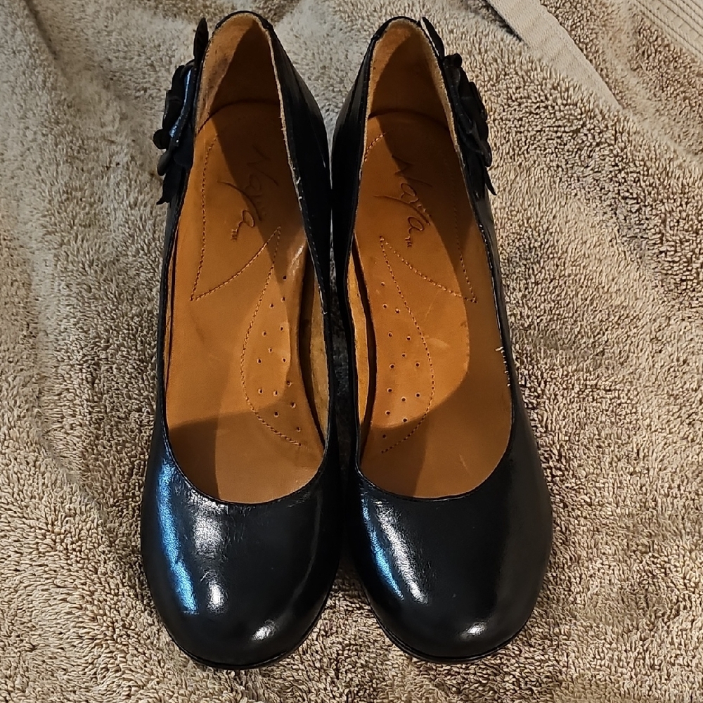 Elegant NAYA Black Heels with Rounded Toe and Decorative Flower